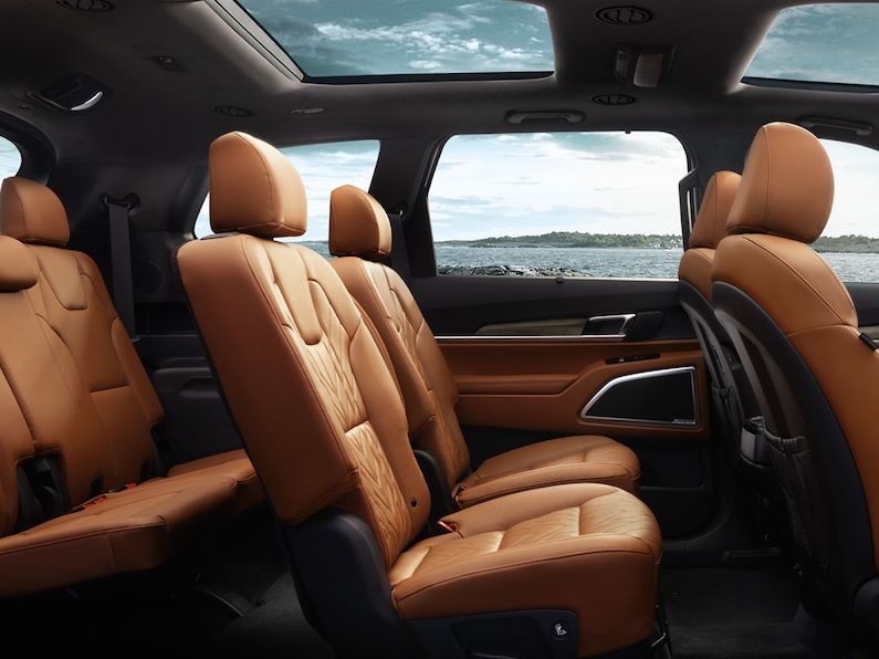 The 2025 Kia Telluride is a full size, 3-row SUV that offers premium features that make it feel like a luxury vehicle.