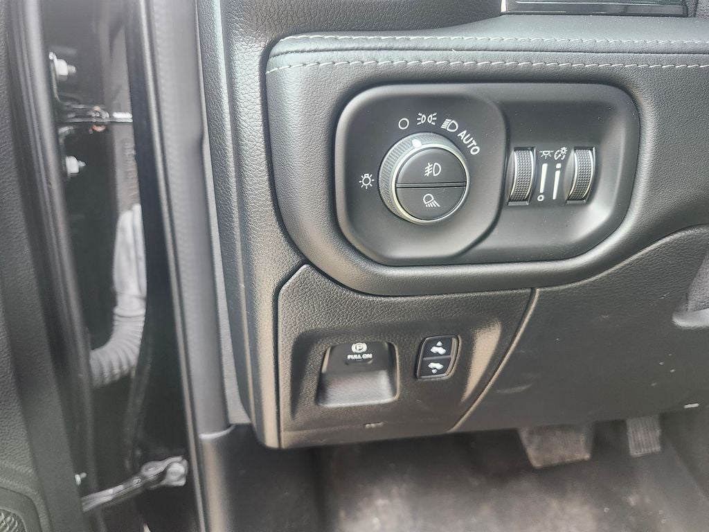 2022 RAM 1500 Limited Crew Cab 4x4 5'7' Box