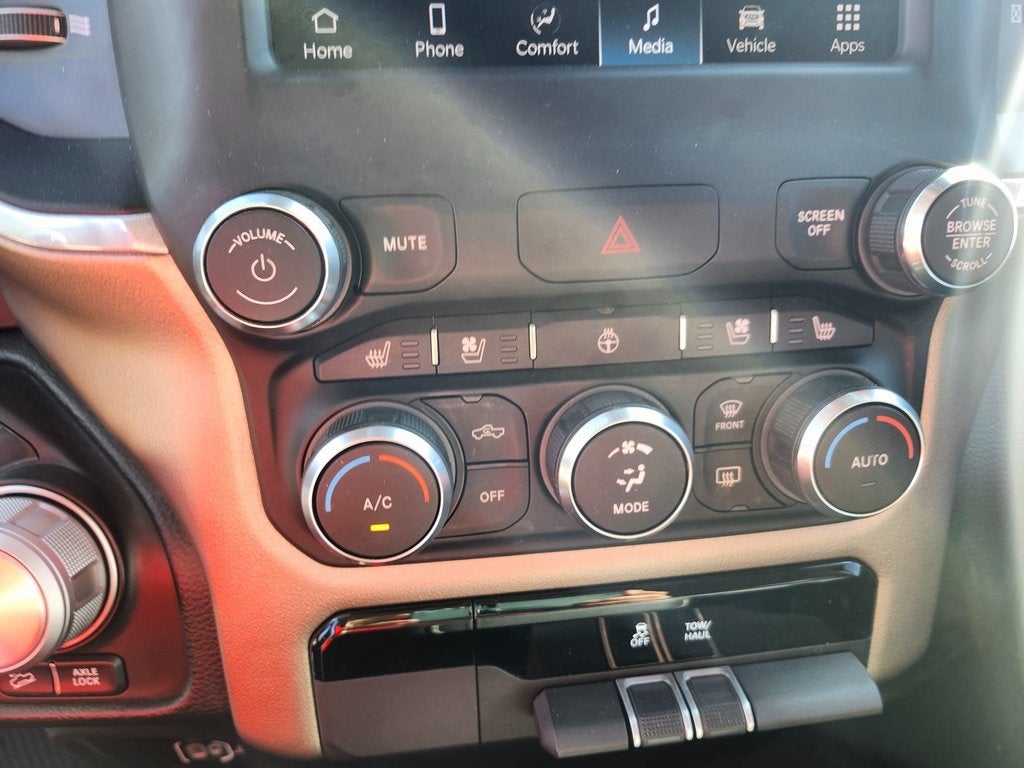 2022 RAM 1500 Laramie Crew Cab 4x4 5'7' Box