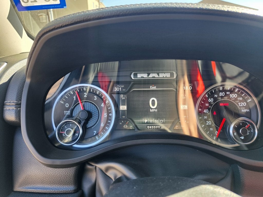 2022 RAM 1500 Laramie Crew Cab 4x4 5'7' Box