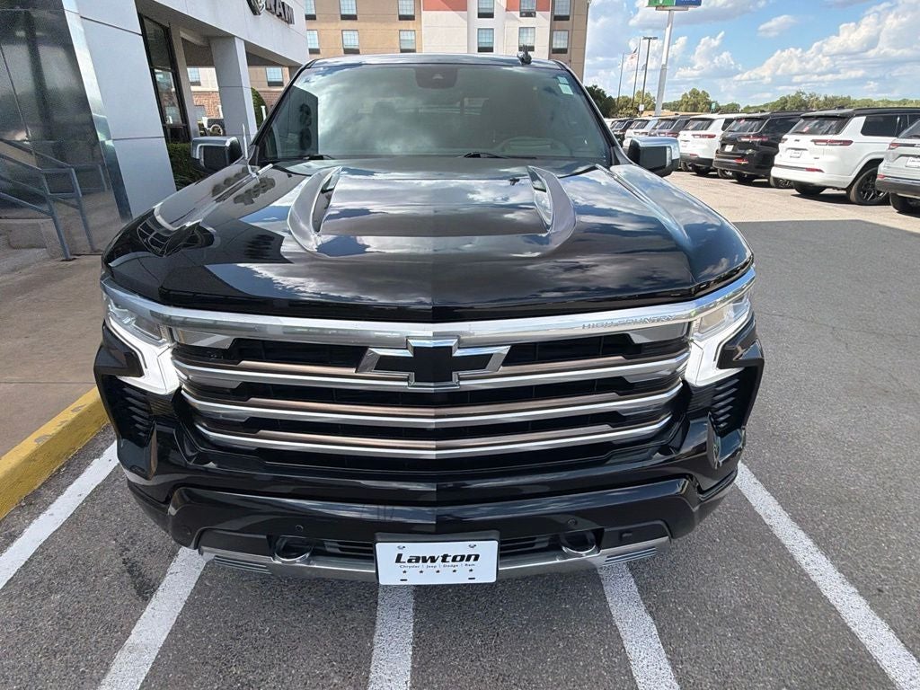 2022 Chevrolet Silverado 1500 4WD Crew Cab Short Bed High Country