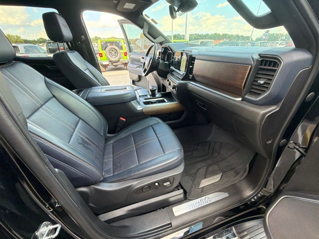 2022 Chevrolet Silverado 1500 4WD Crew Cab Short Bed High Country