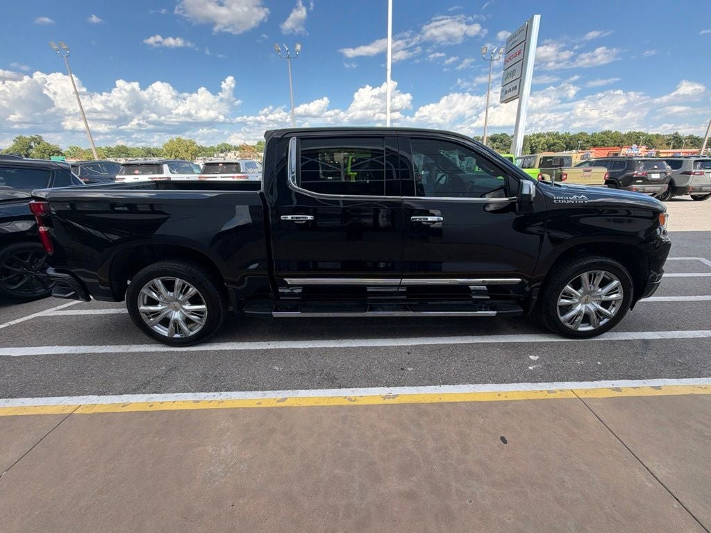 2022 Chevrolet Silverado 1500 4WD Crew Cab Short Bed High Country