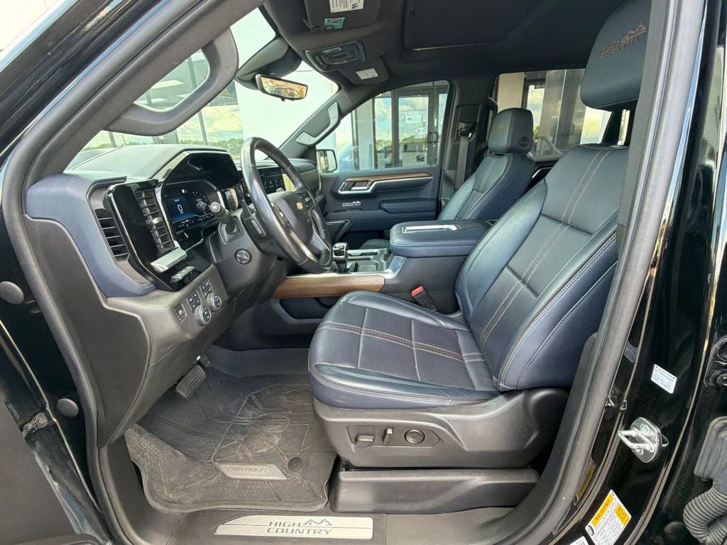 2022 Chevrolet Silverado 1500 4WD Crew Cab Short Bed High Country