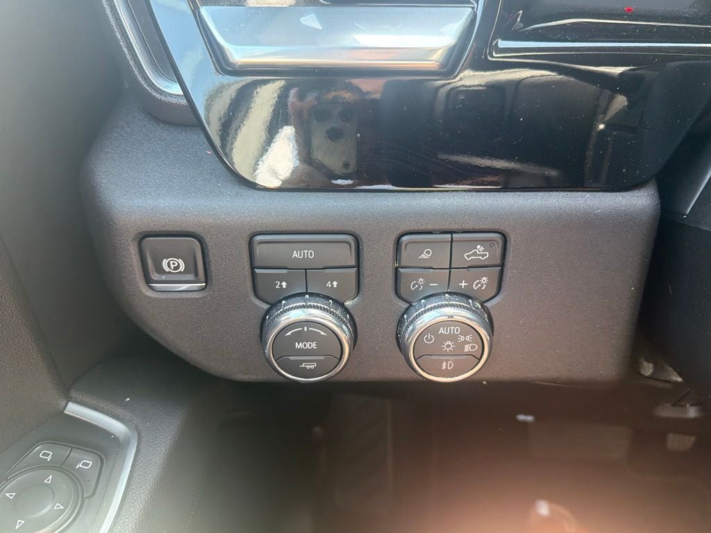 2026 GMC Sierra 1500 Crew Cab, Short Bed, SLT, 4WD