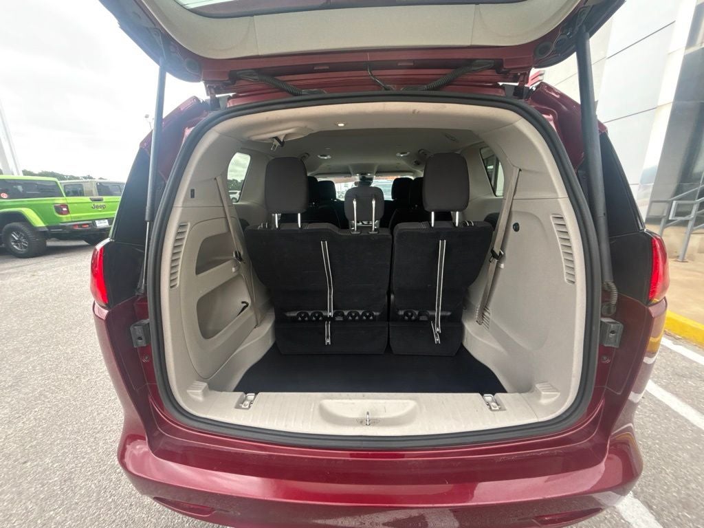 2023 Chrysler Voyager LX