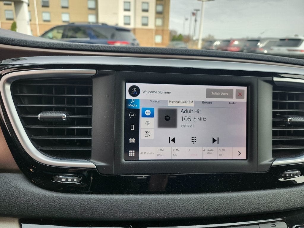 2023 Chrysler Voyager LX