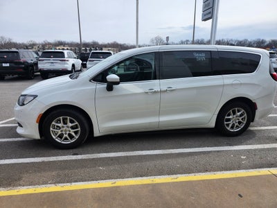 2023 Chrysler Voyager LX