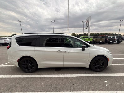 2025 Chrysler Pacifica Limited