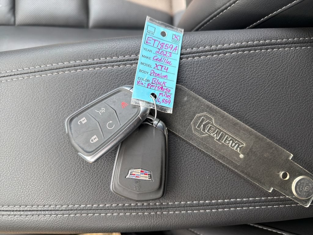 2023 Cadillac XT4 FWD Premium Luxury