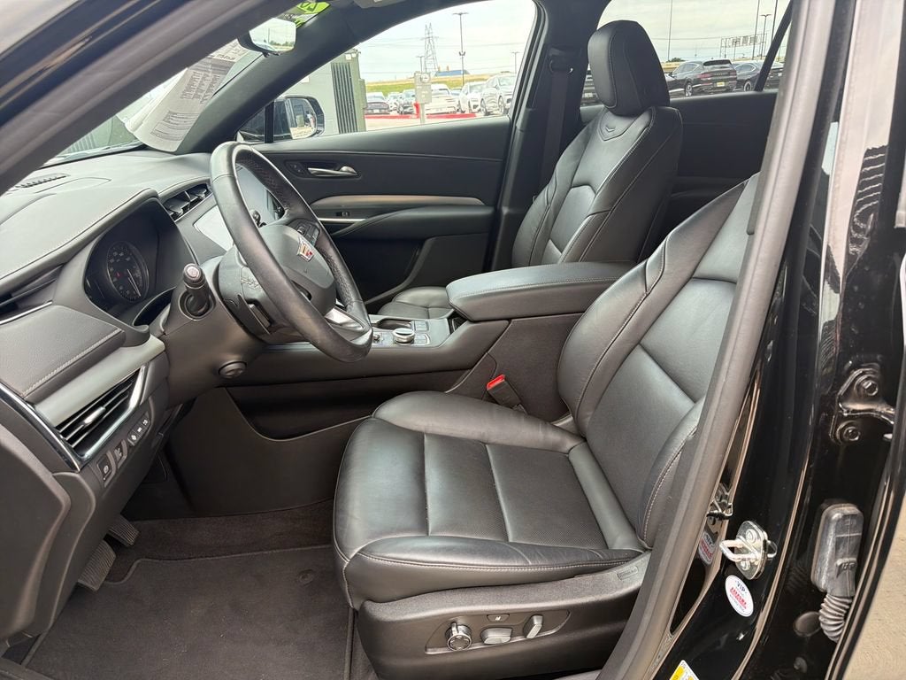 2023 Cadillac XT4 FWD Premium Luxury