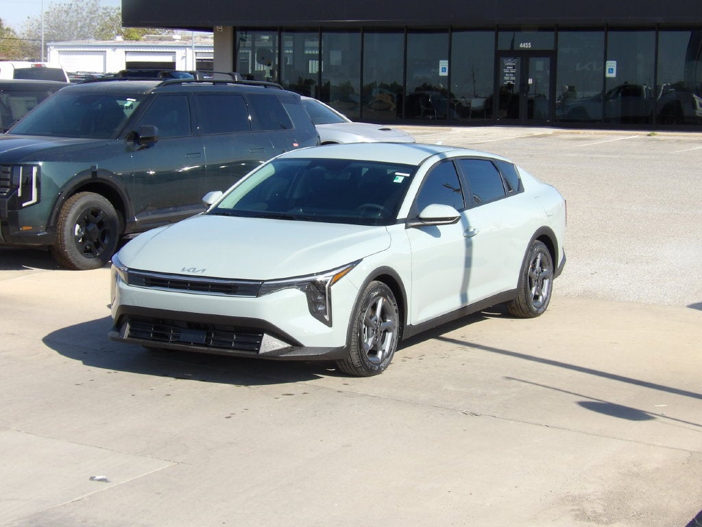 2026 Kia K4 LXS