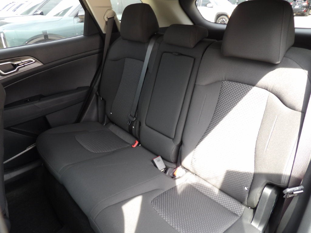 2027 Kia Sportage Hybrid LX