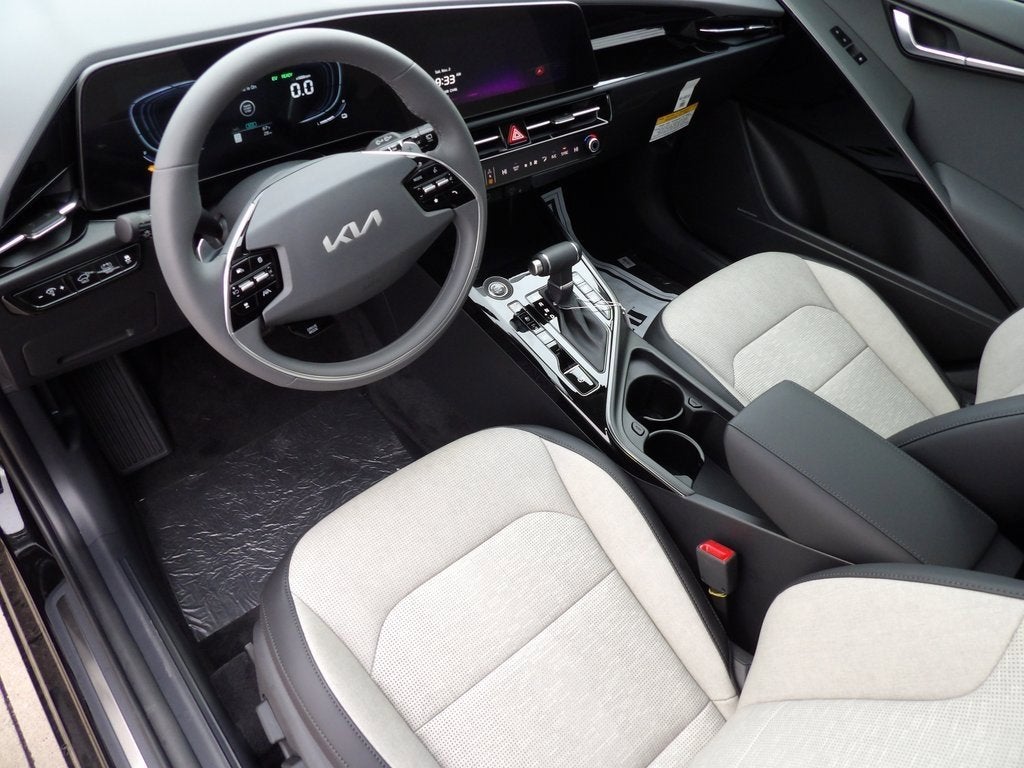 2025 Kia Niro SX